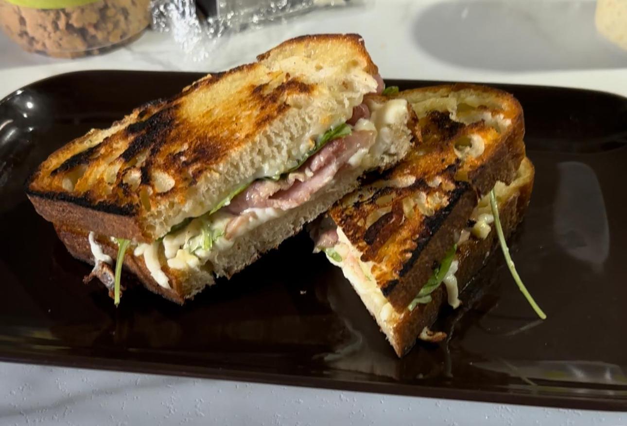 Auberge Et Bistro Namaste Lachute Eksteriør bilde